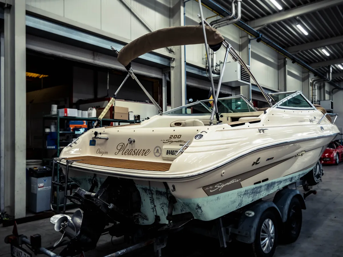 Polyester Motorboot Sea Ray 200 Signature