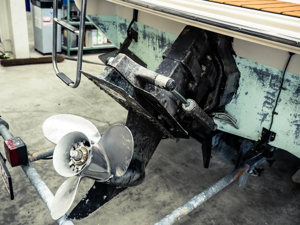 Polyester Motorboot Sea Ray 200 Signature