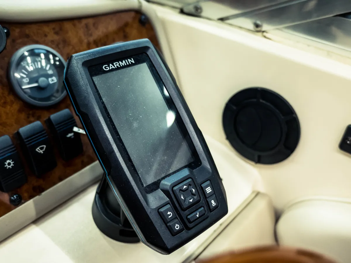 Polyester Motorboot Sea Ray 200 Signature