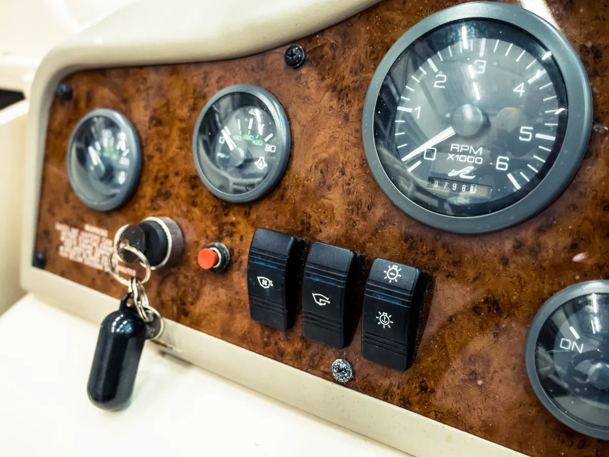 Polyester Motorboot Sea Ray 200 Signature