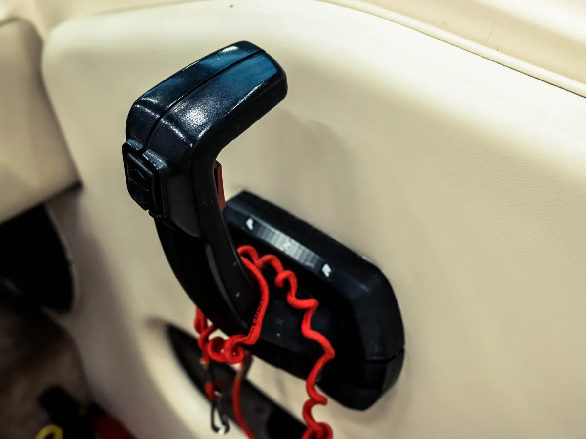 Polyester Motorboot Sea Ray 200 Signature