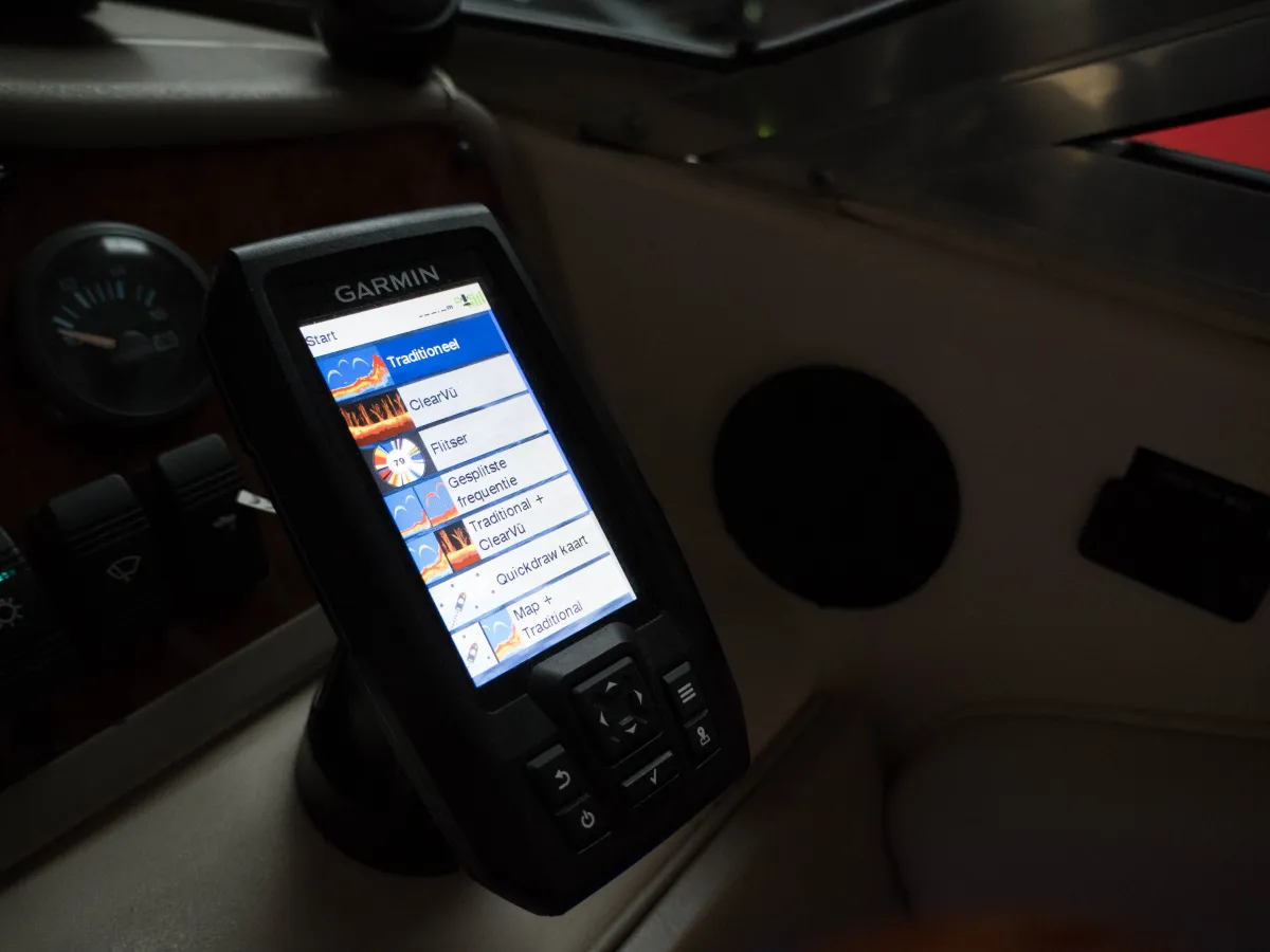 Polyester Motorboot Sea Ray 200 Signature