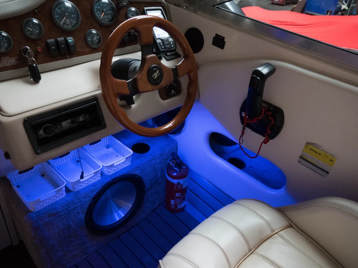 Polyester Motorboot Sea Ray 200 Signature