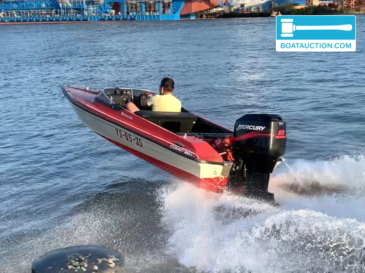 Thumbnail - Castle Marine Comet 14