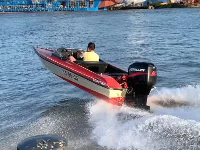 Castle Marine Comet 14