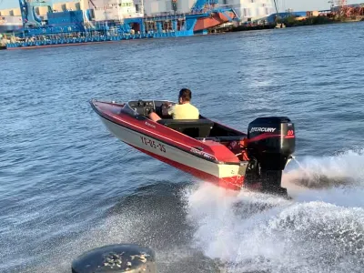 Polyester Speedboat Castle Marine Comet 14 Photo 9