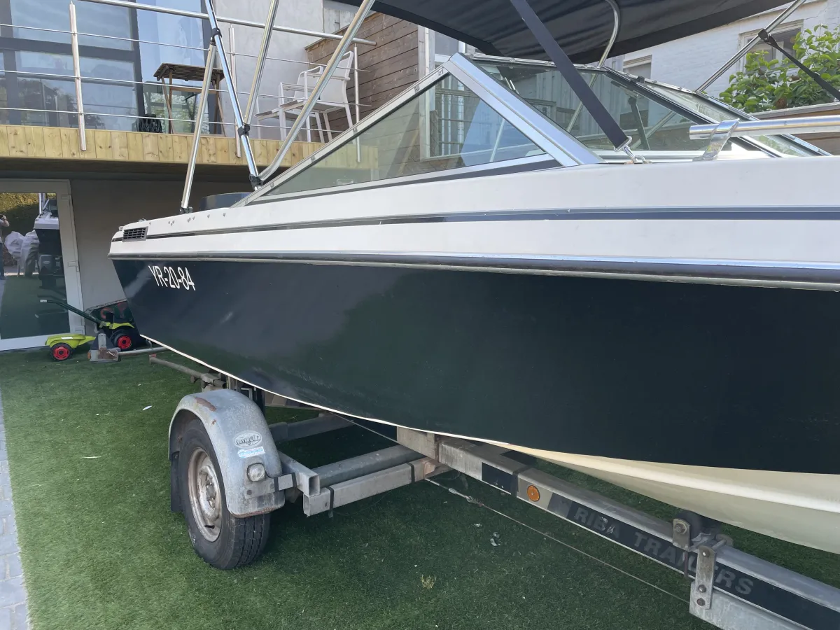 Polyester Speedboat Invader 500