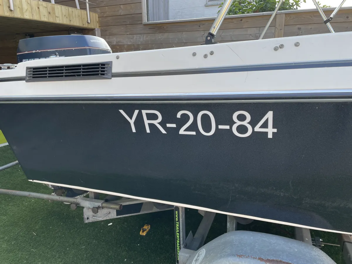 Polyester Speedboat Invader 500