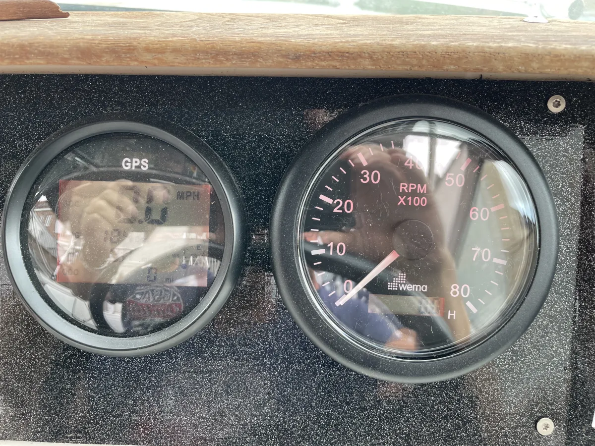 Polyester Speedboat Invader 500