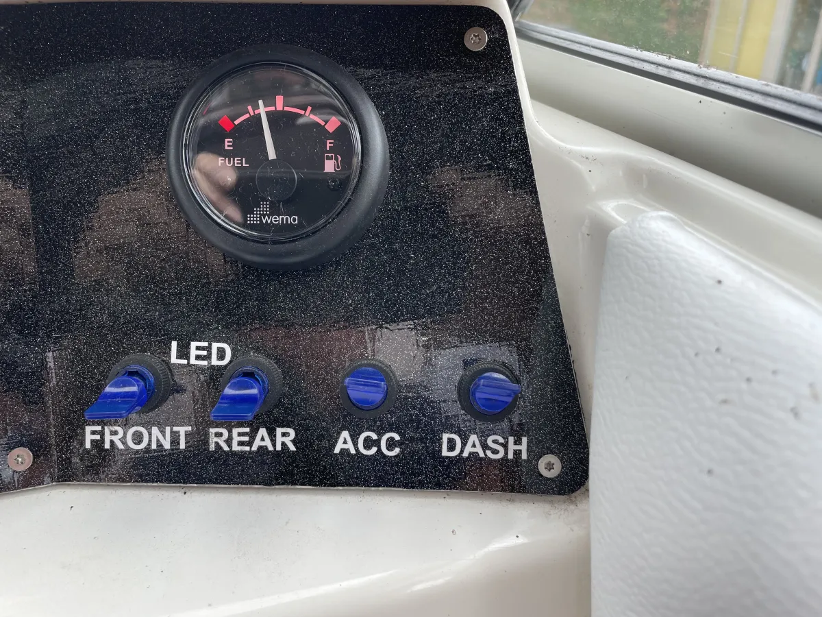 Polyester Speedboat Invader 500