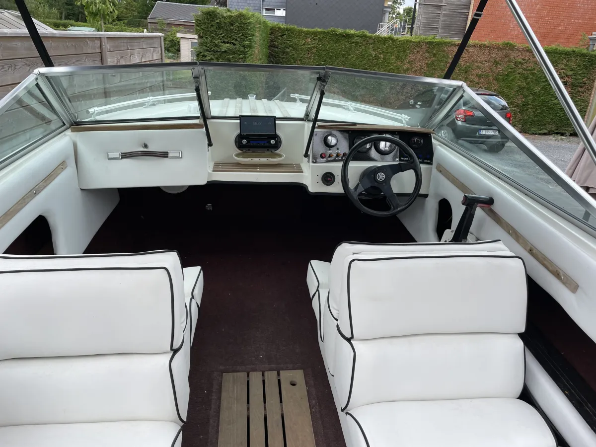 Polyester Speedboat Invader 500