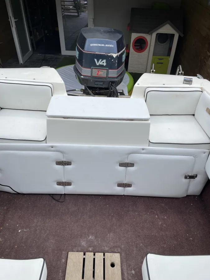 Polyester Speedboat Invader 500