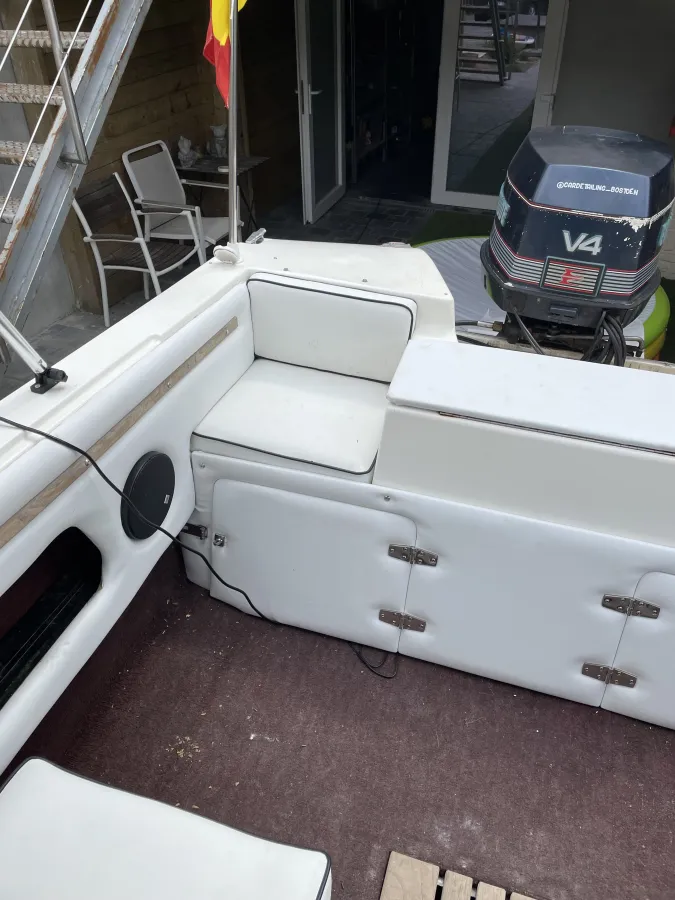 Polyester Speedboat Invader 500