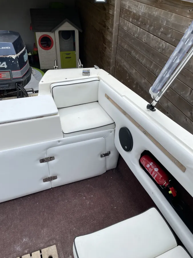 Polyester Speedboat Invader 500