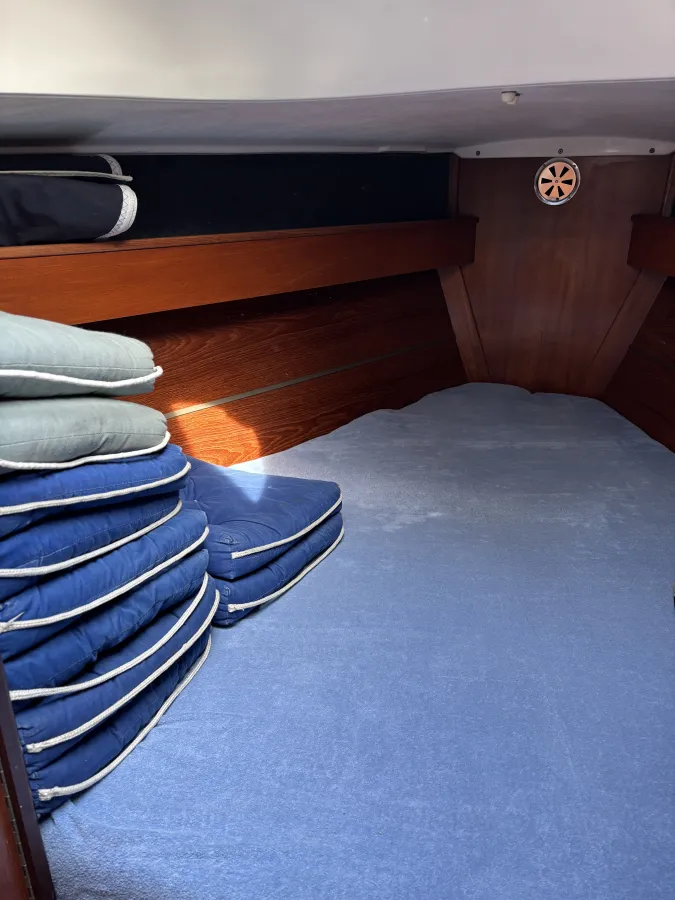 Polyester Sailboat Friendship 28