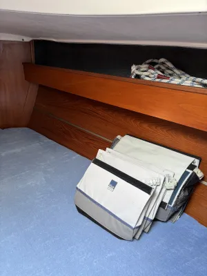 Polyester Sailboat Friendship 28 Photo 10