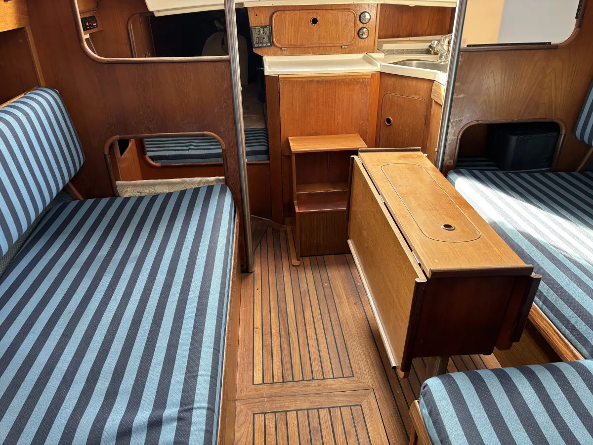 Polyester Sailboat Friendship 28
