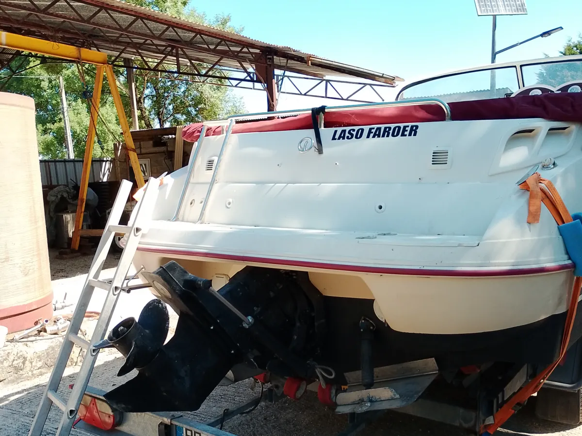 Polyester Motorboat Quicksilver 650 Cruiser