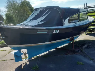 Polyester Sloep Saga 600 Foto 1