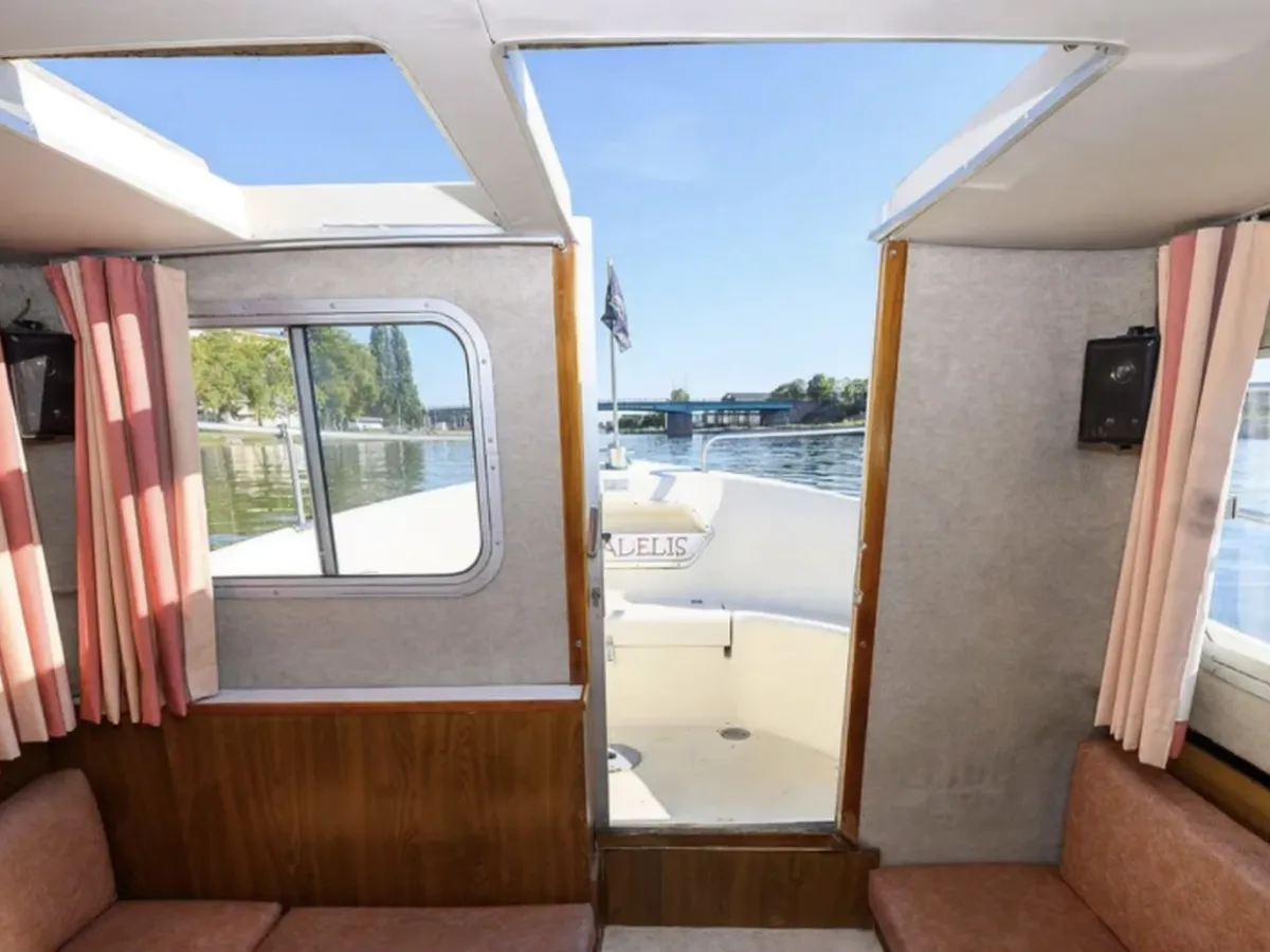 Polyester Bateau à moteur Jeanneau Eau Vive