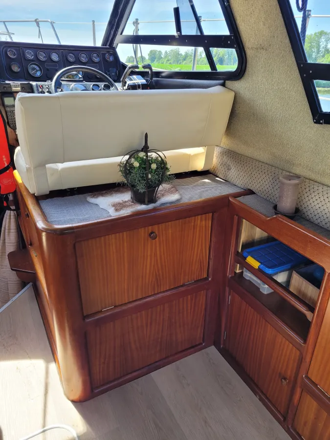 Polyester Bateau à moteur Sealine 305 fly