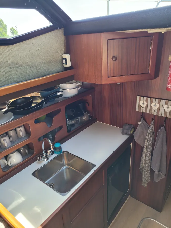Polyester Bateau à moteur Sealine 305 fly