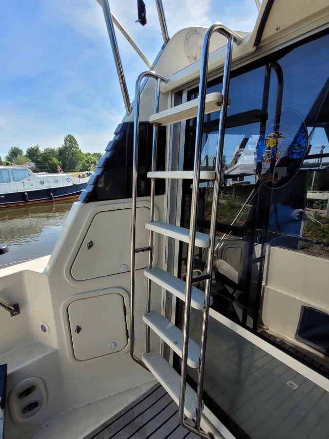 Polyester Bateau à moteur Sealine 305 fly