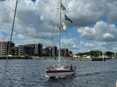 Polyester Segelboot Helmsman 31 Foto 1