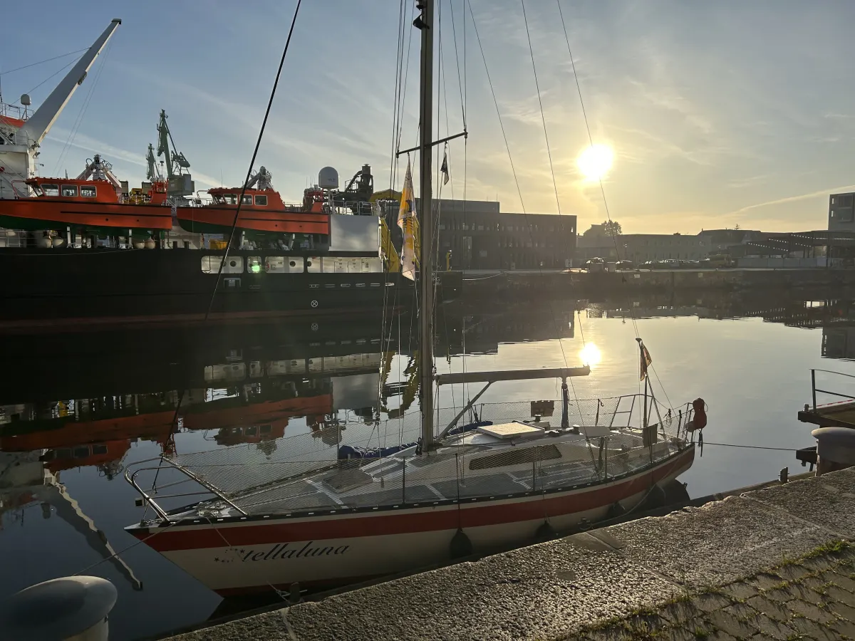 Polyester Segelboot Helmsman 31
