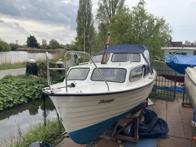 Polyester Motorboat Cabin boat 650 Photo 2
