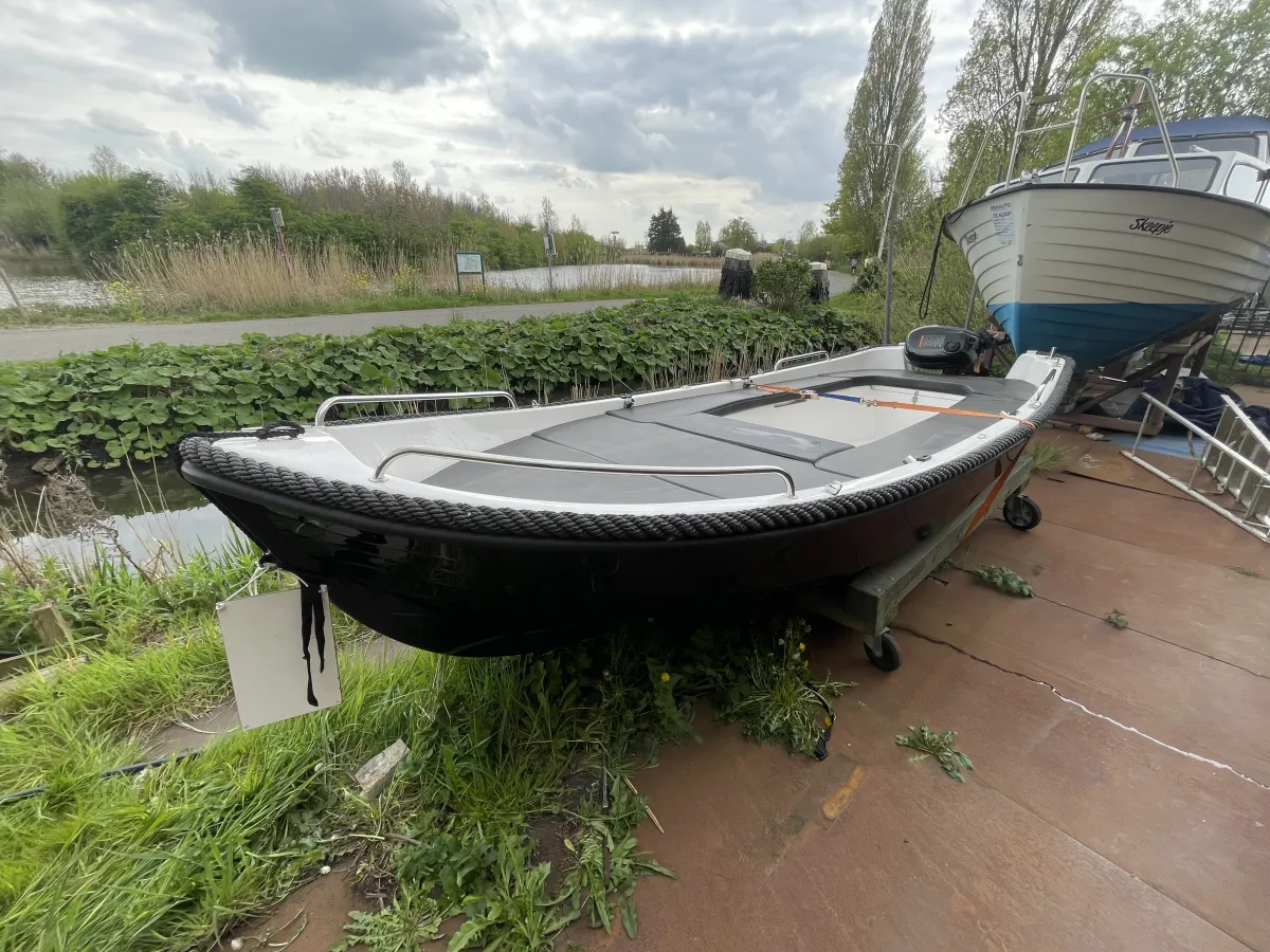 Polyester Sloep Elegance 430