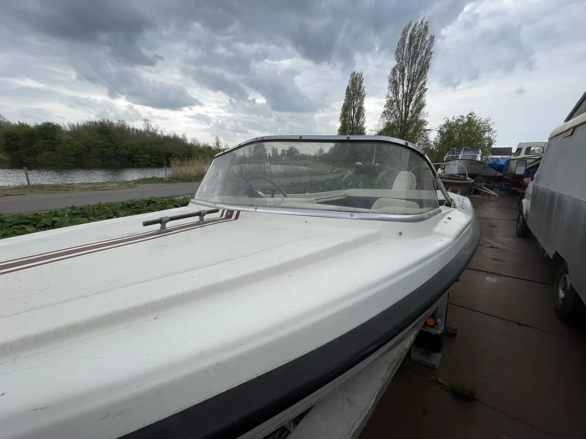 Polyester Speedboat A hellas 500
