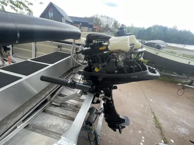 Aluminium Offenes Motorboot Qwest B421 Foto 11