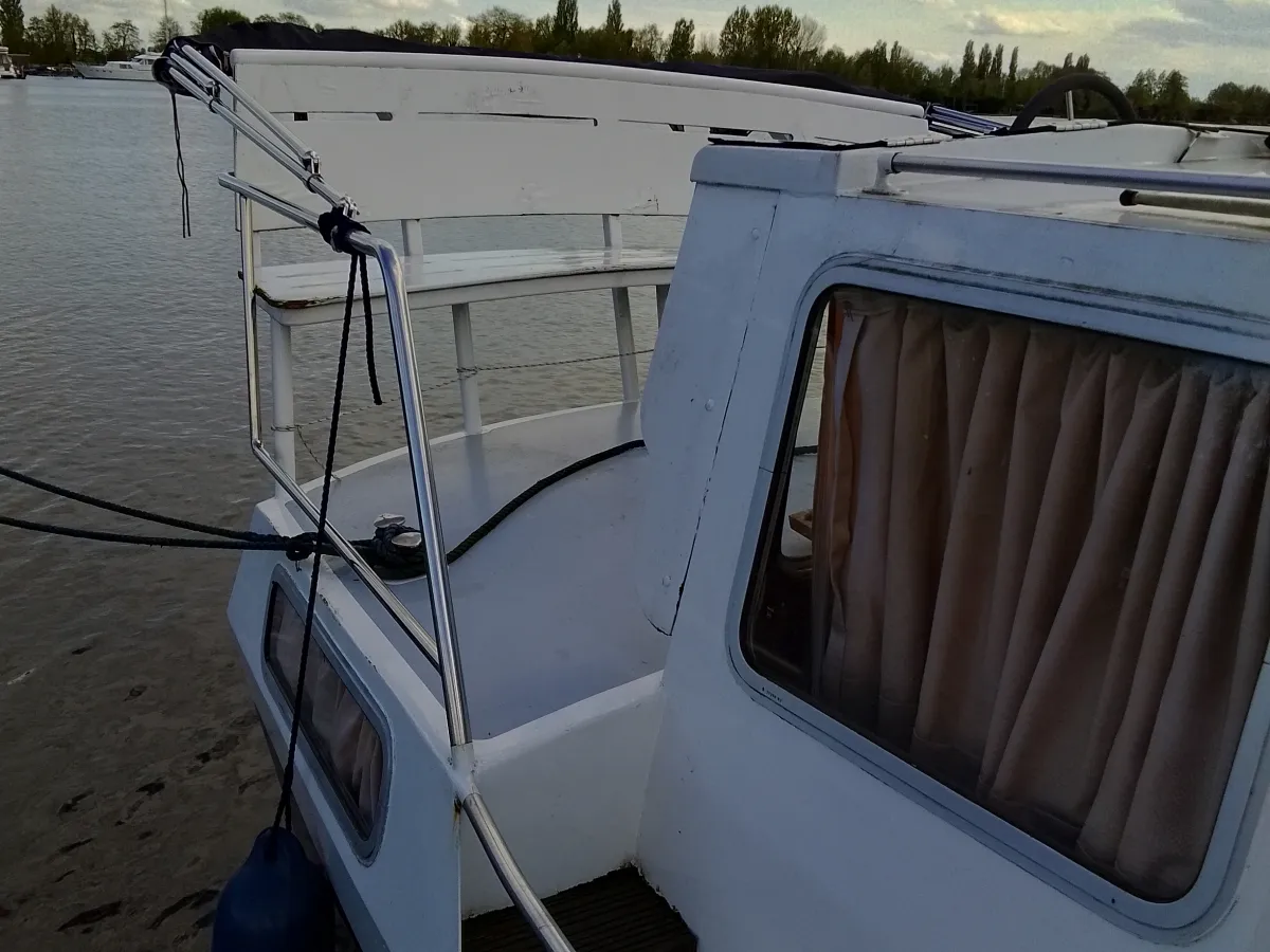 Steel Motorboat Beachcraft 1130