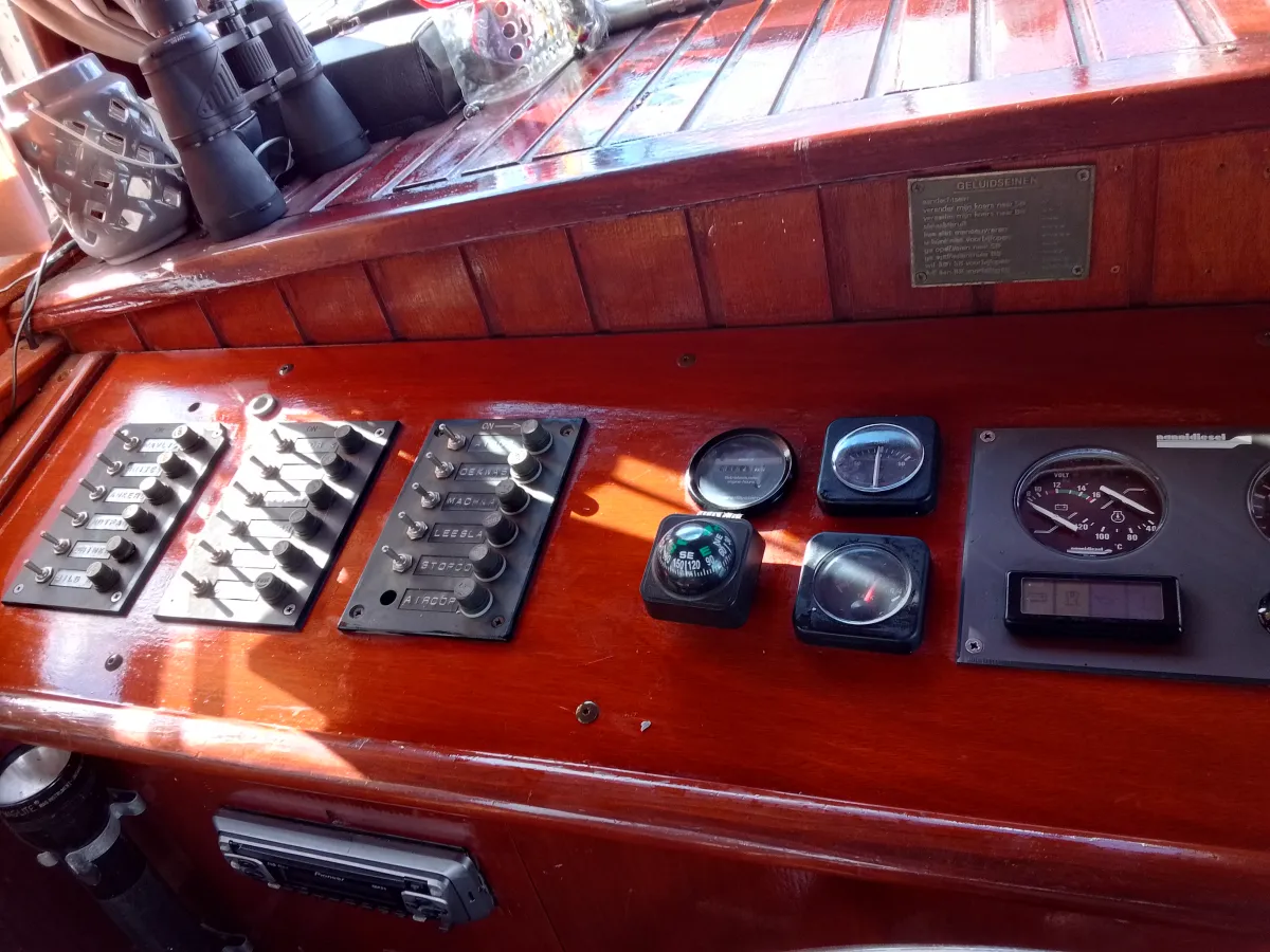 Steel Motorboat Beachcraft 1130