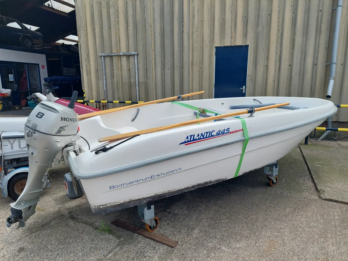 Polyester Motorboat Atlantic 445 Westwind