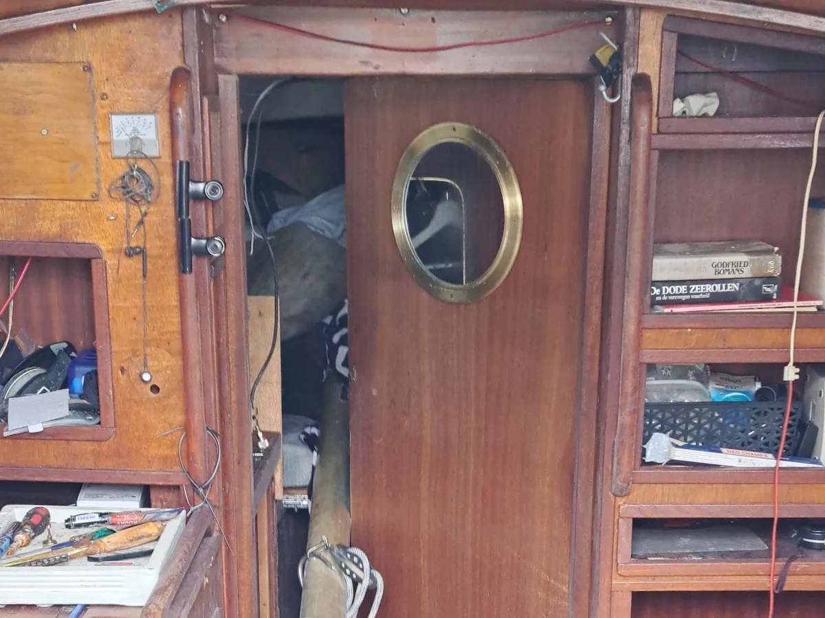 Polyester Budgetboat Cabin sailboat 820