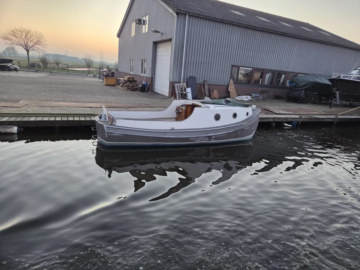 Acier Bateau à moteur Opduwer 600