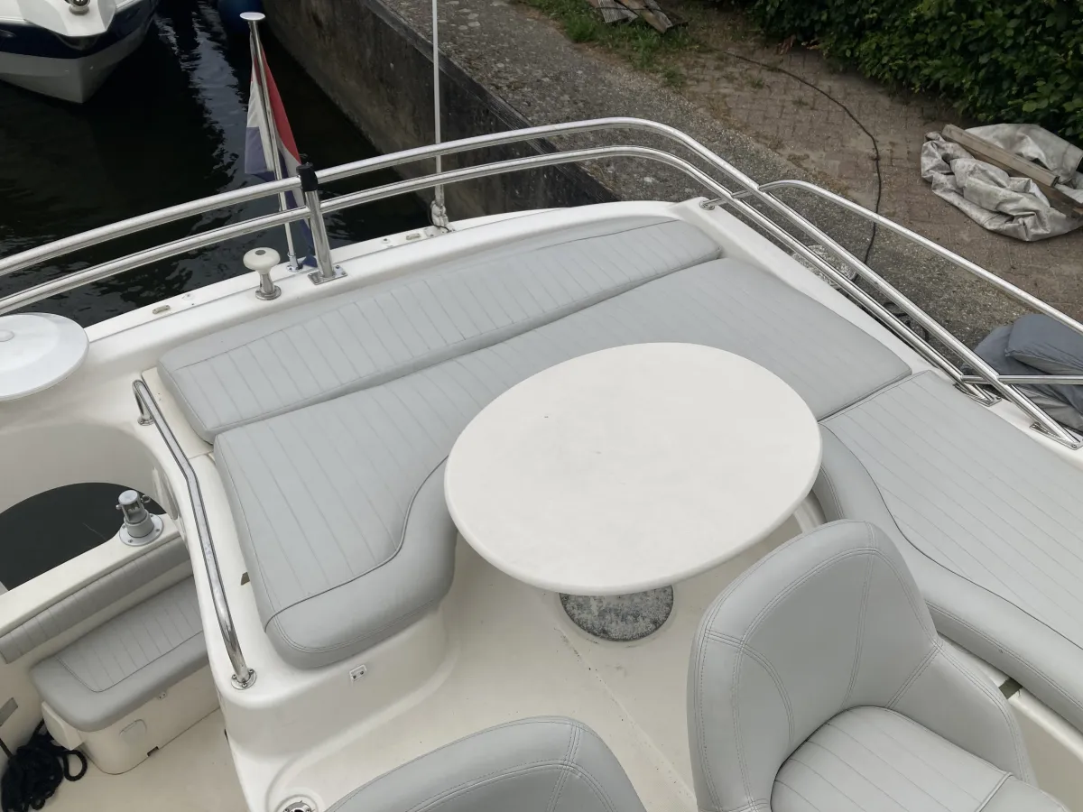 Polyester Motorboot Jeanneau Prestige 32