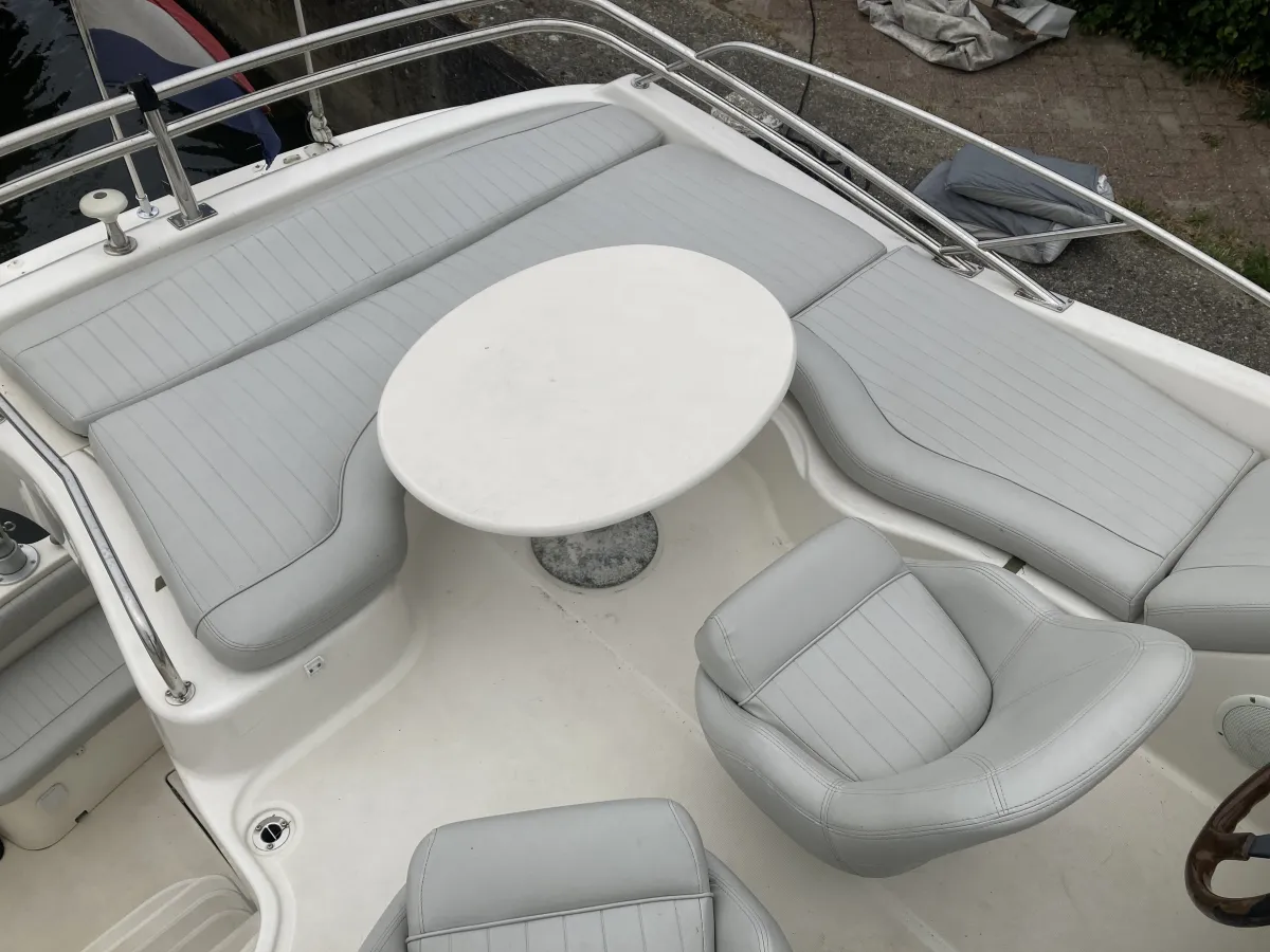 Polyester Motorboot Jeanneau Prestige 32