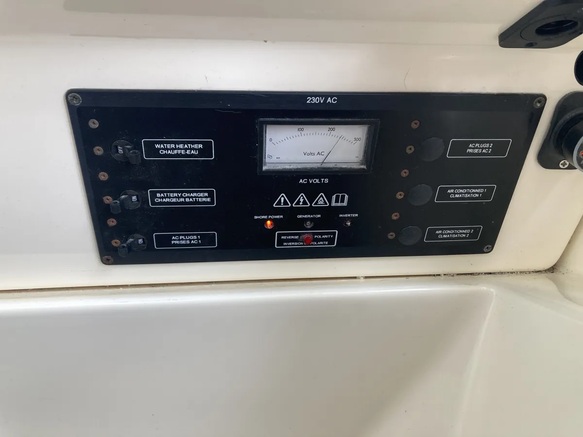 Polyester Motorboot Jeanneau Prestige 32