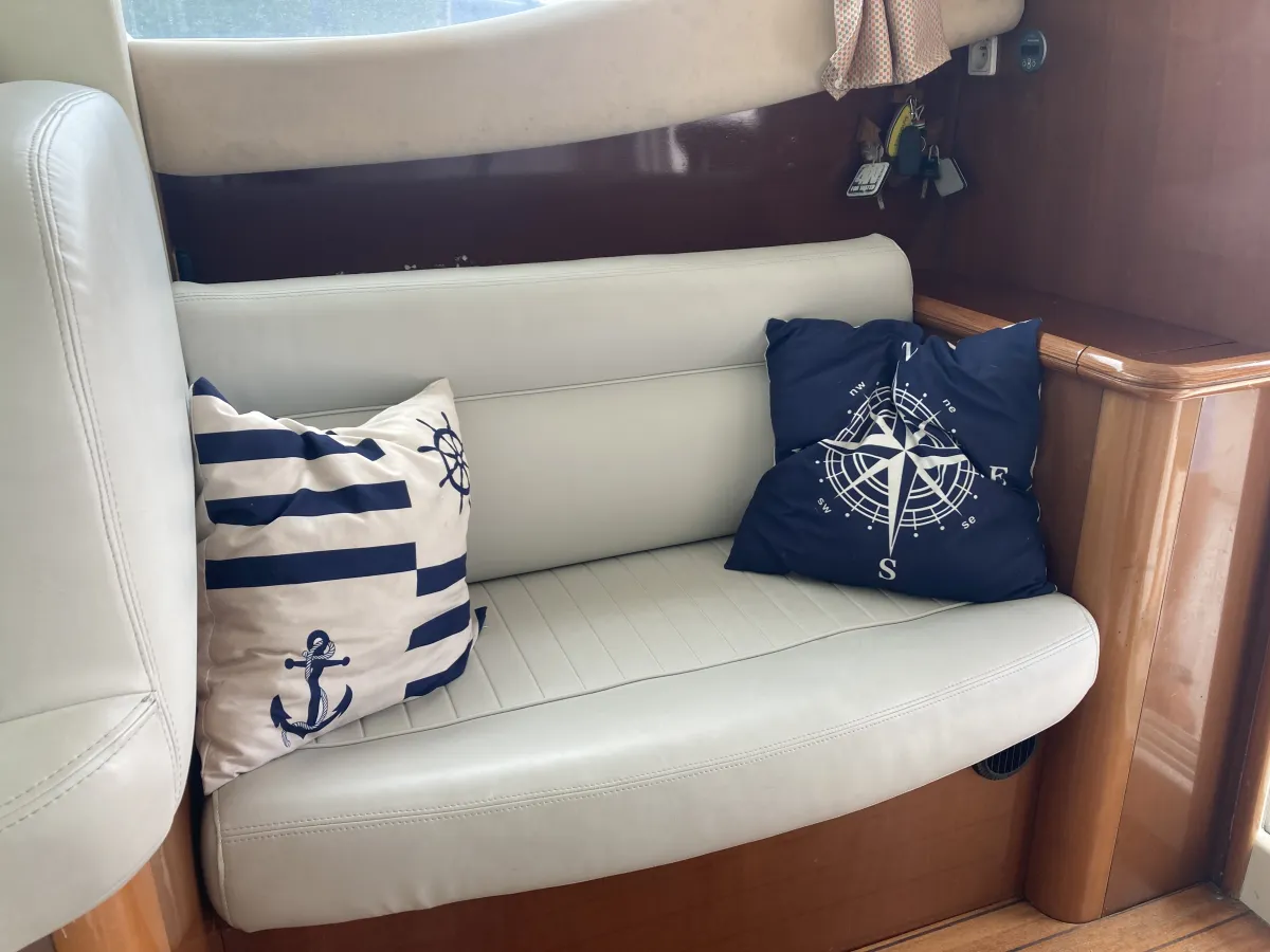 Polyester Motorboot Jeanneau Prestige 32