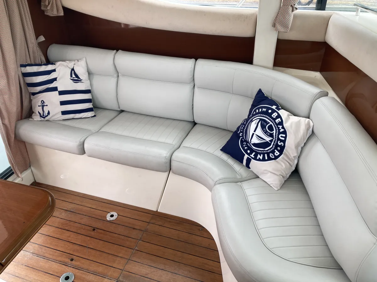 Polyester Motorboot Jeanneau Prestige 32