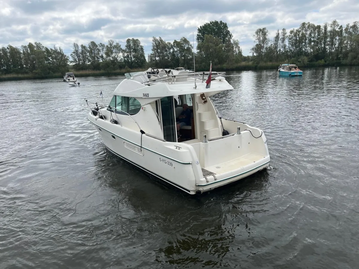 Polyester Motorboot Jeanneau Prestige 32