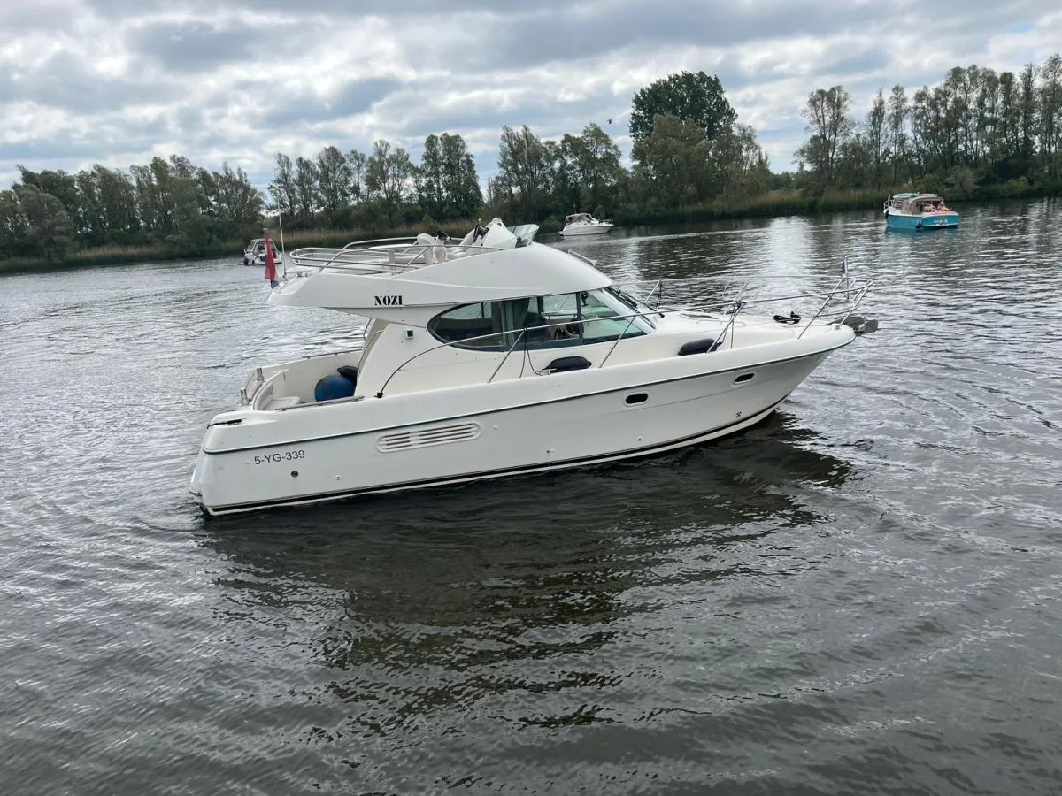 Polyester Motorboot Jeanneau Prestige 32