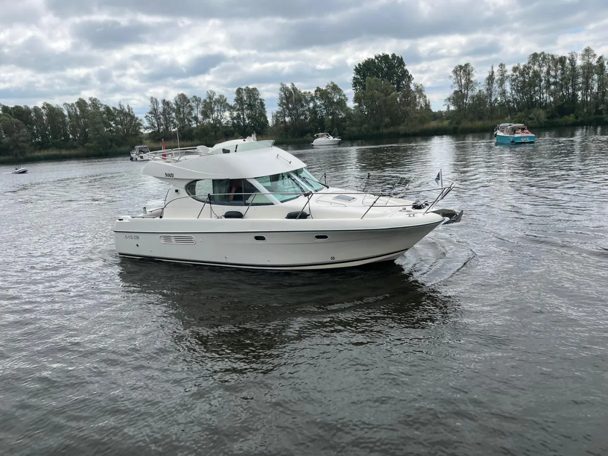 Polyester Motorboot Jeanneau Prestige 32