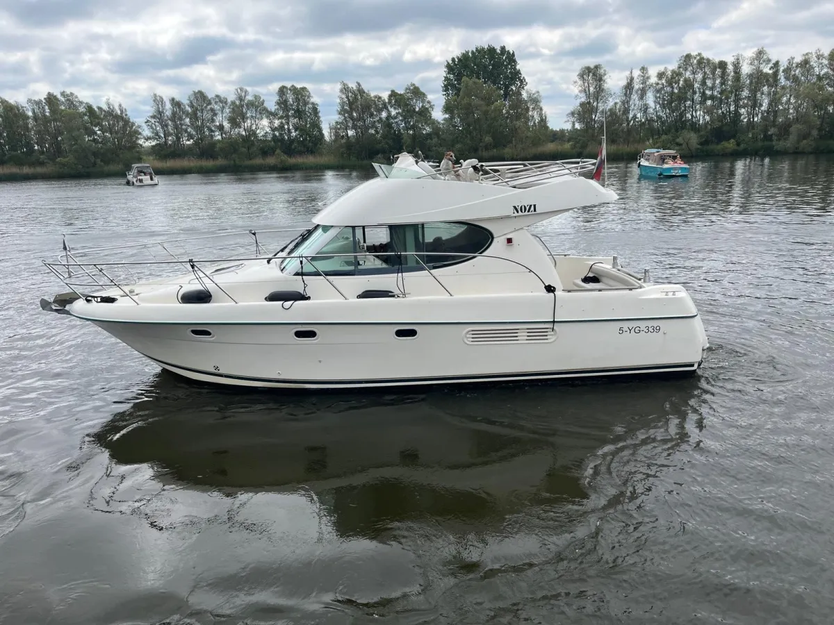 Polyester Motorboot Jeanneau Prestige 32