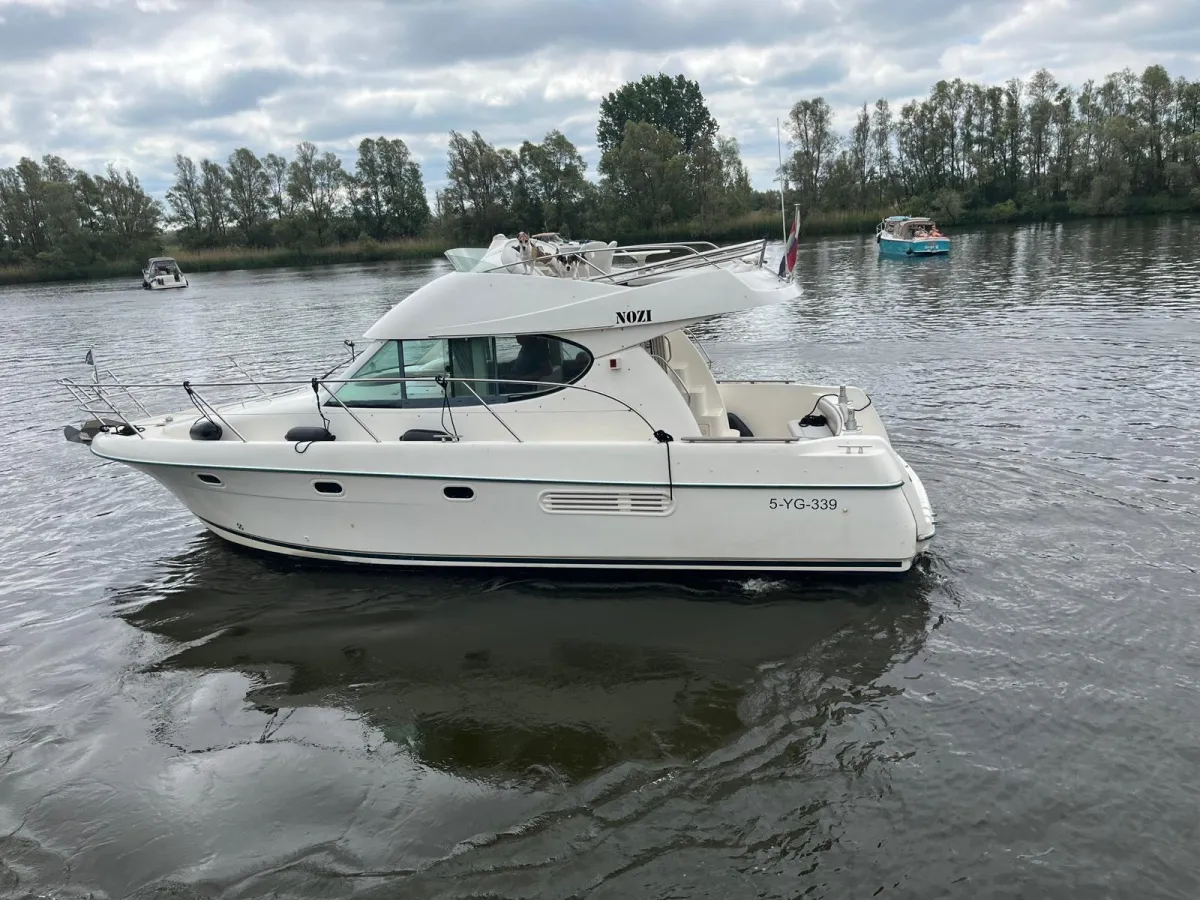Polyester Motorboot Jeanneau Prestige 32
