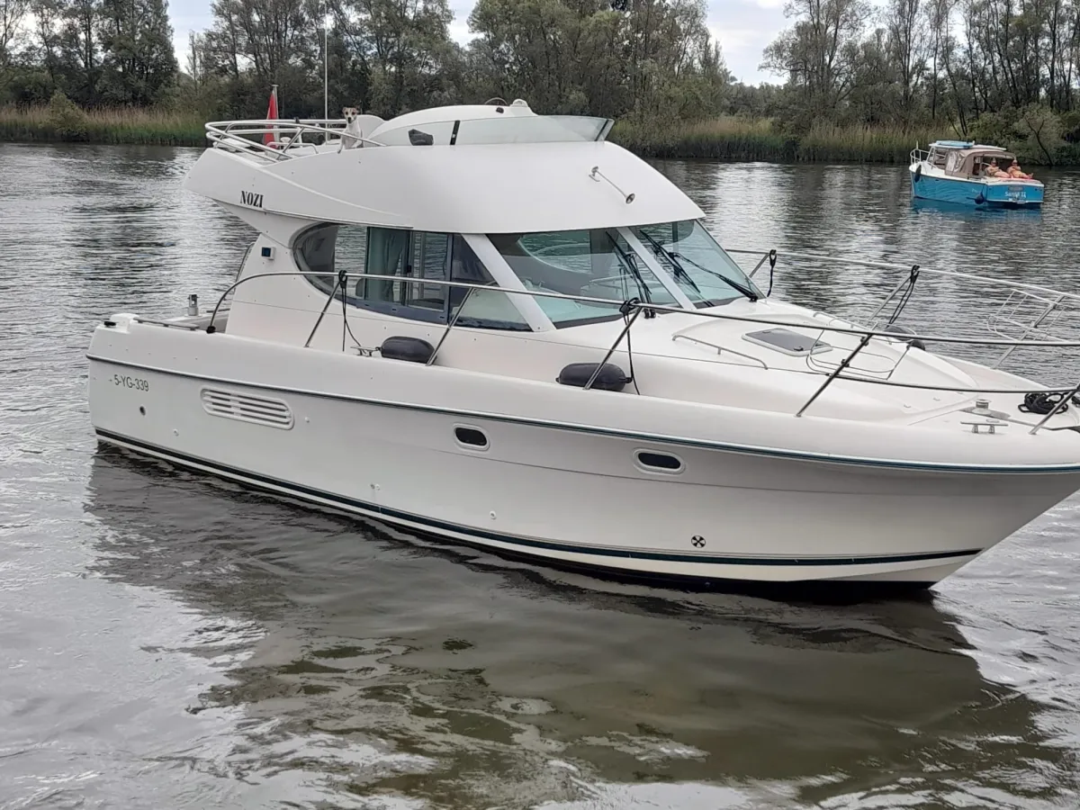 Polyester Motorboot Jeanneau Prestige 32