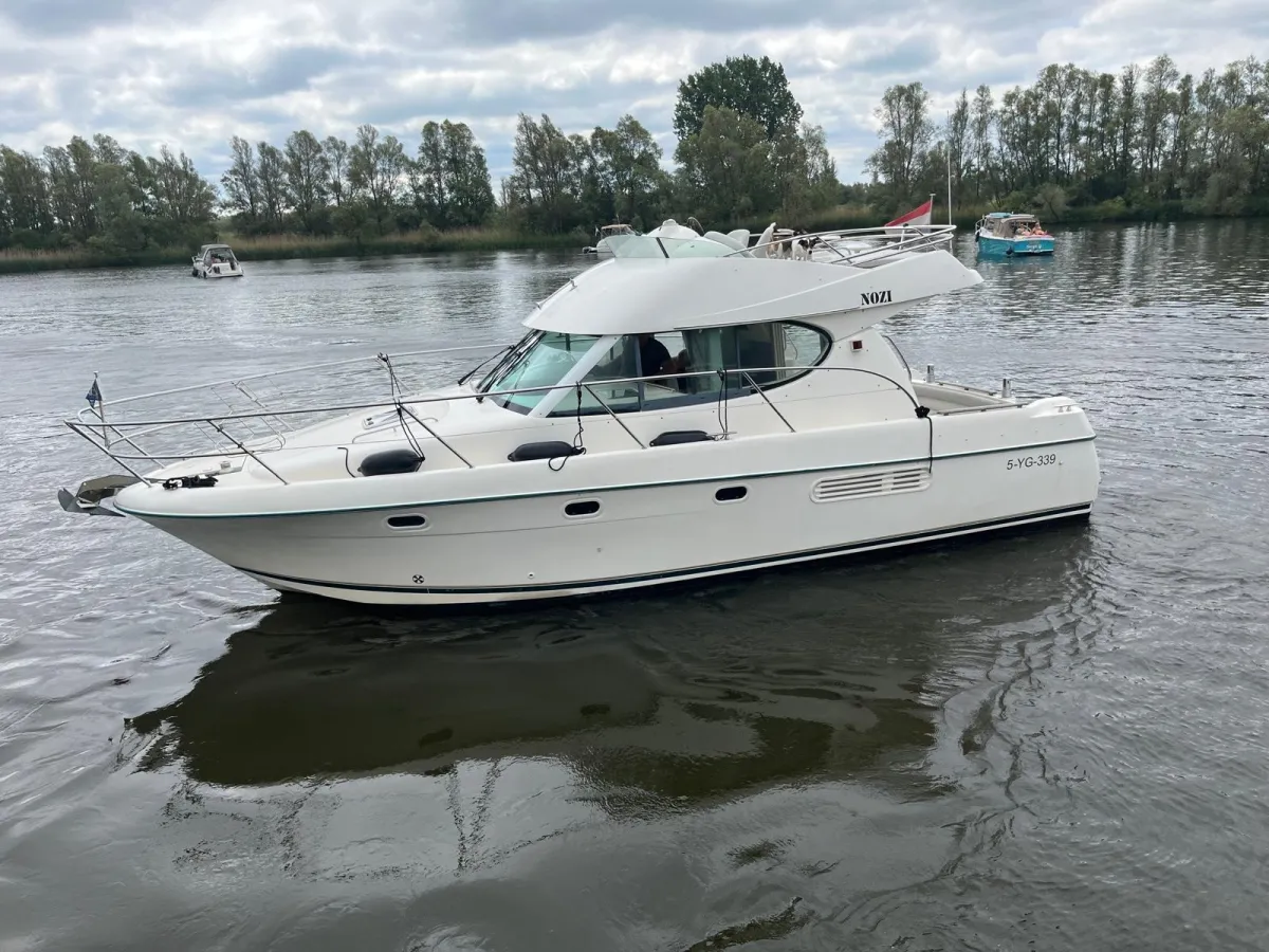 Polyester Motorboot Jeanneau Prestige 32